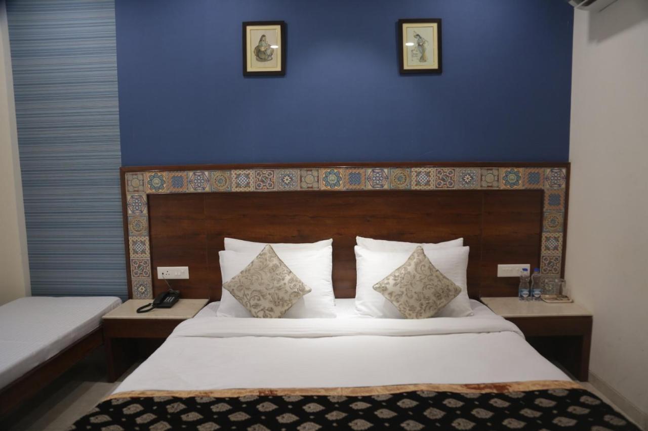 Executive Club Hotel Bareli Kültér fotó