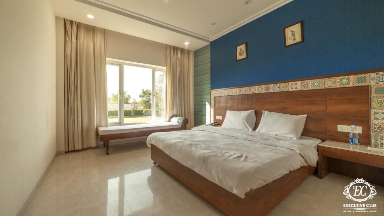 Executive Club Hotel Bareli Kültér fotó
