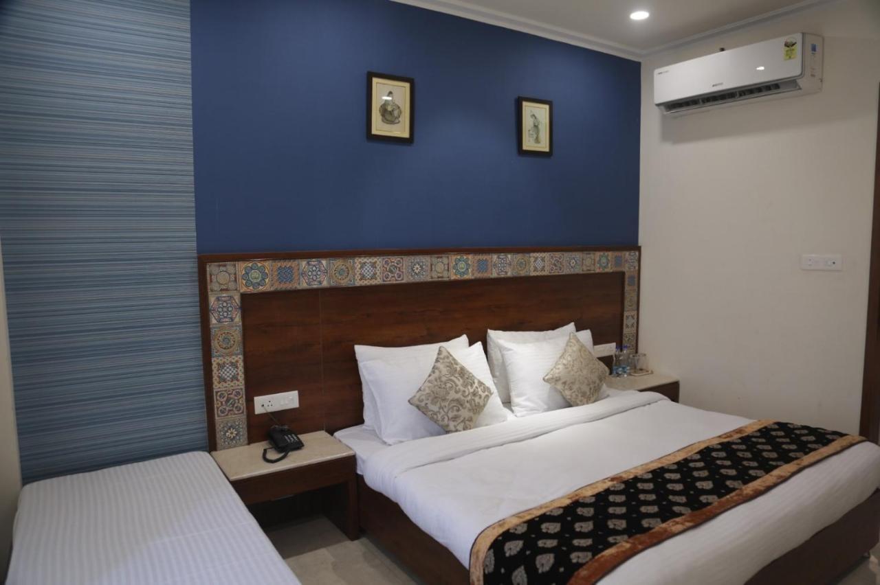 Executive Club Hotel Bareli Kültér fotó
