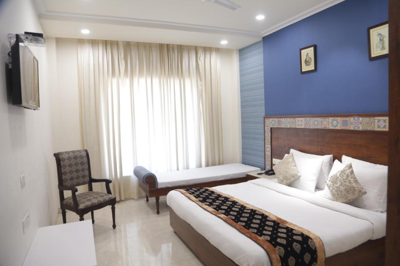 Executive Club Hotel Bareli Kültér fotó